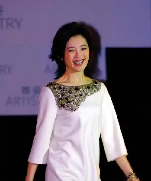 许戈辉——这个乍一听便让人下意识以为是个男人的名字,其实是我国的