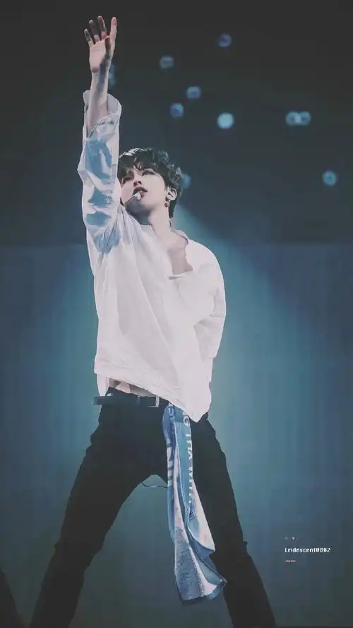 看爱豆神图找坤娱#蔡徐坤#hug me(抱我)