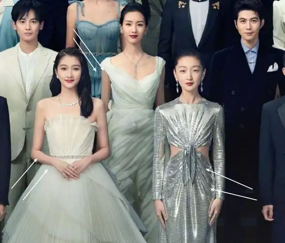 星辰大海演员合照,c位明星是陈学冬,而关晓彤动作与众不同!