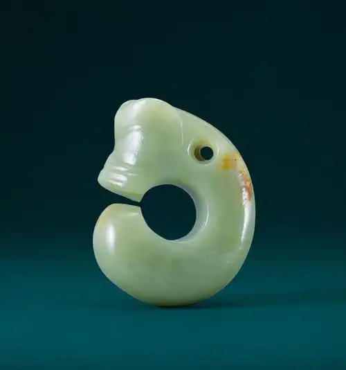 青玉猪龙-玉质金相—中国古代玉器艺术珍品-雅昌拍卖