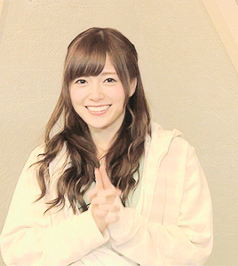 美女可爱女神清纯gif动图_动态图_表情包下载_soogif