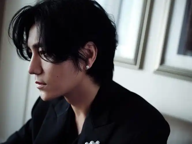 全爱代言人@陈坤优雅诠释#周生生全爱钻#,彰显自在型格.