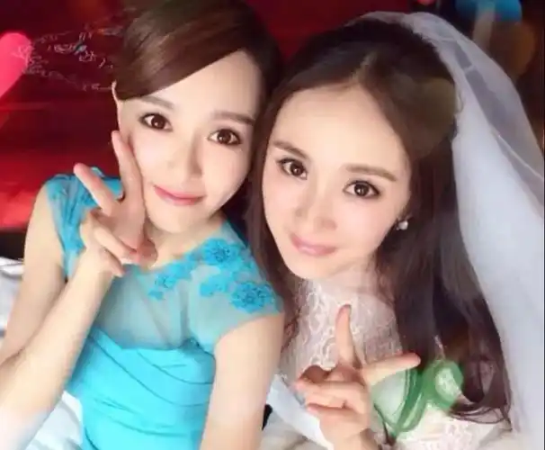 杨幂唐嫣同框全程只和baby说话谁和谁的关系最好一目了然