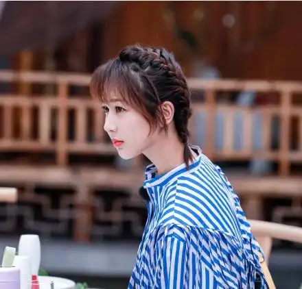 时尚 流行发型 杨紫佟年编发 展现你的俏娇与可爱  怎么样?