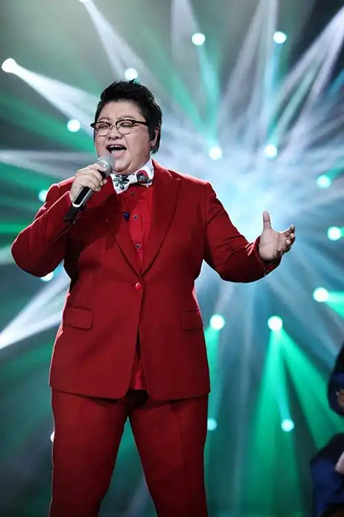 回顾韩红因奶奶去世一蹶不振后投身慈善事业至今已经做了23年