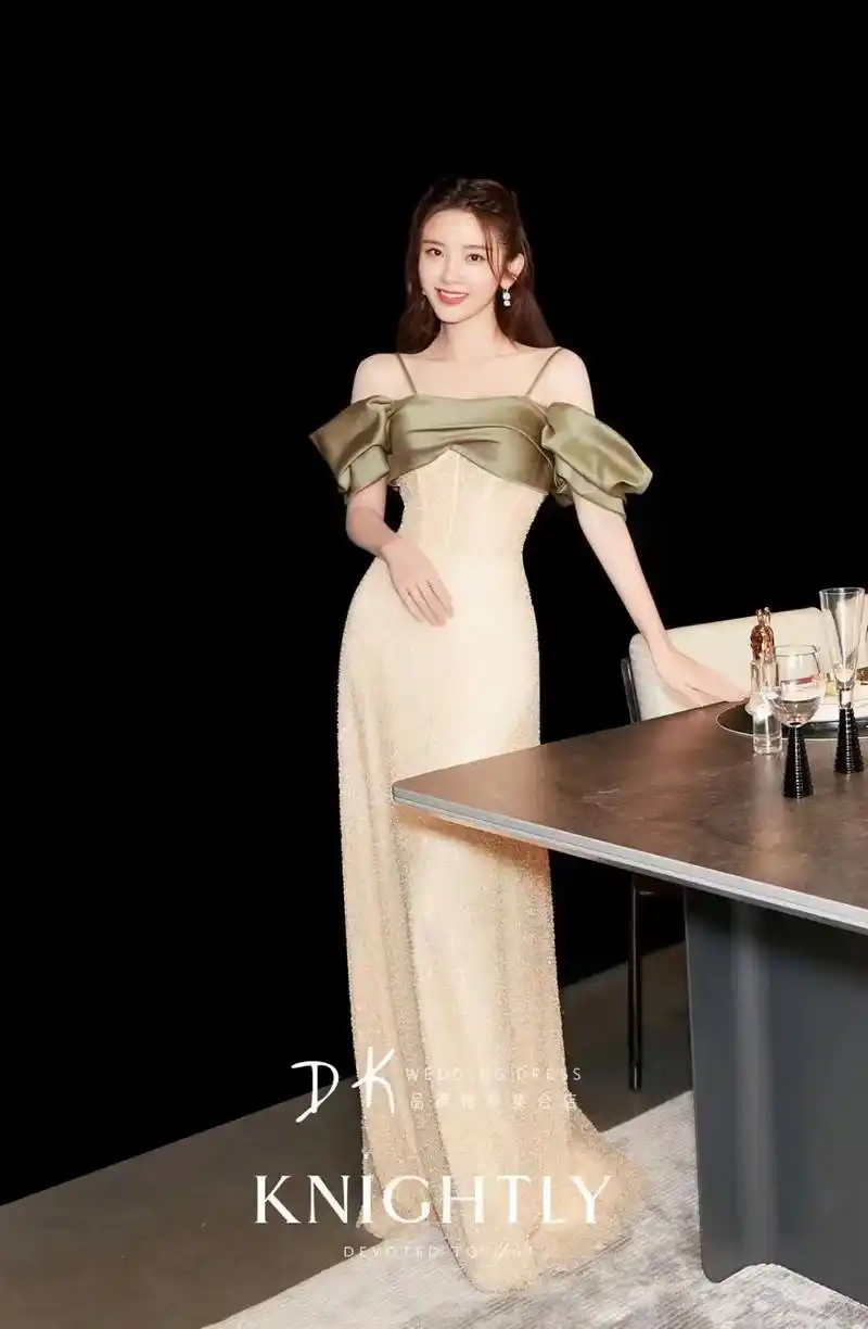 dk婚纱星光时刻99 #唐艺昕 这神仙撞色礼服谁不喜欢!91 - 抖音