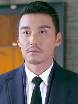 侯超群(胡兵饰演)