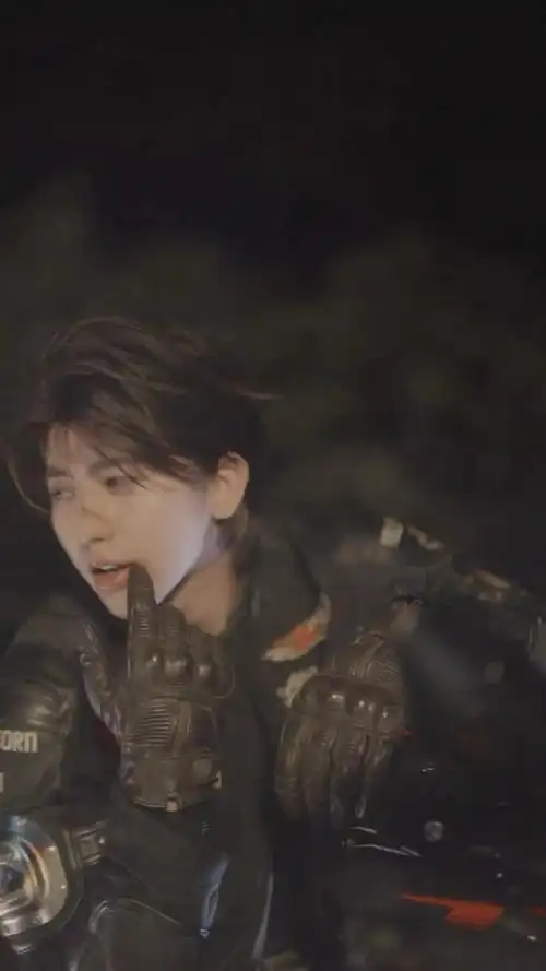 蔡徐坤战损机车风造型##蔡徐坤新歌rideordie