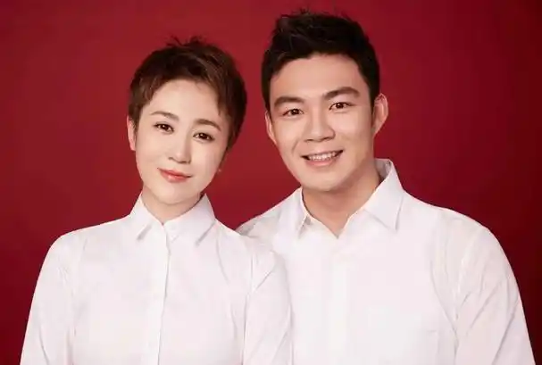 诞节前一天,朱桢和演员王阳不约而同地宣布得子的喜讯.