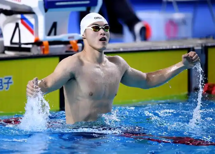 游泳体校甲组男子50米自由泳决赛赛况