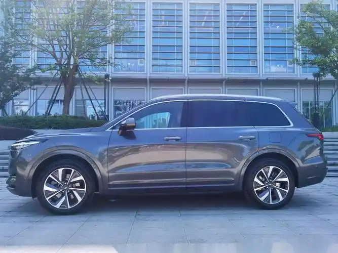 新到2022年2月上牌的理想one,1万多公里,一手车,六座,灰色棕内,原版