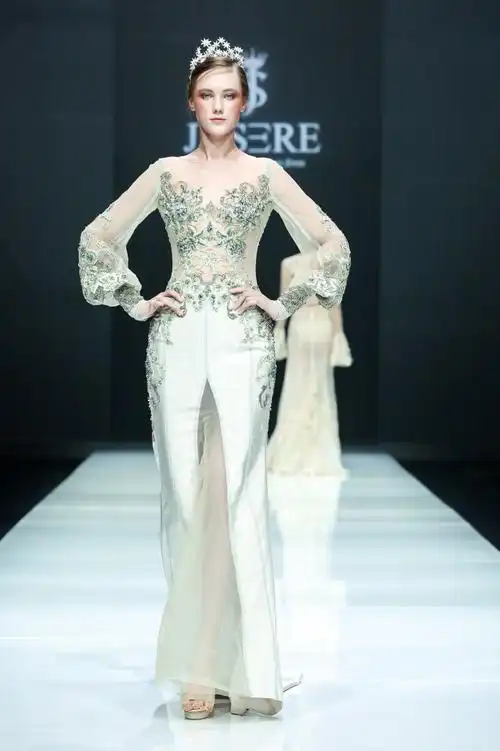 绝设 中国 苏州 走秀(runway) 2018/19秋冬 女装 薄纱长裙