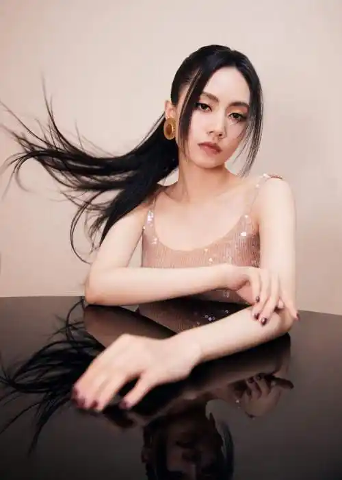 刘惜君接住薛之谦的梗