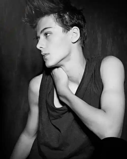 世界上最帅的男孩被封为世界最帅的小男孩