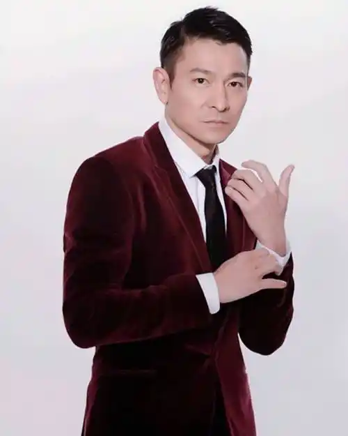 60岁刘德华分享工作最后一天,一个小举动让粉丝直夸:人品值得学习