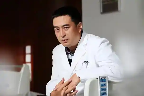 中国著名演员张嘉译传来最新消息!以后难以见到了!