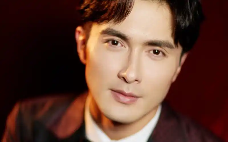 高伟光儒雅帅气写真图片桌面壁纸