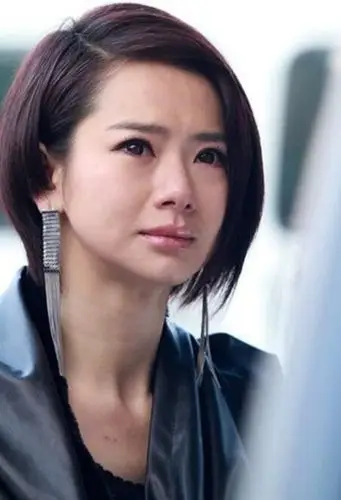 戚薇承认割了双眼皮只是她应该不只有割双眼皮这么简单吧