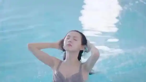 竟然在现偶里看到张予曦穿泳装了猜猜我是谁的观众原来吃这么好