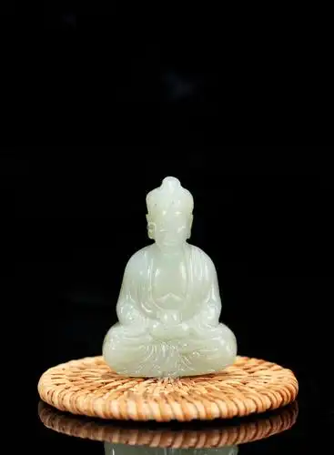 青玉佛摆件