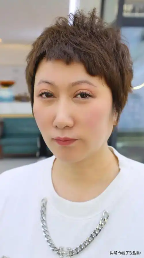 1,女人40岁,今夏发型这样剪,拒绝老气显年轻