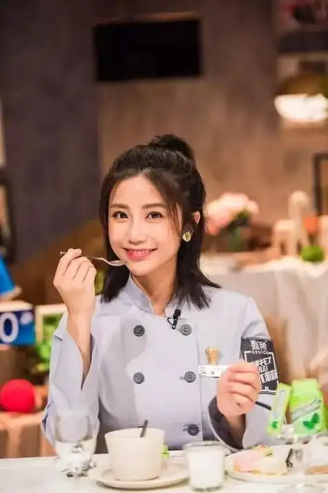 罗拉厨师真名叫什么多大了个人资料背景介绍 半熟恋人罗拉为什么