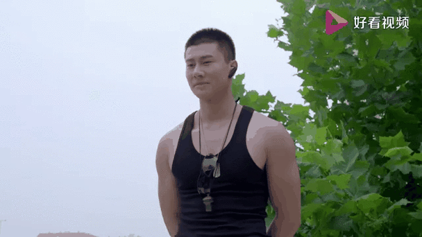 麻辣变形计:秦升问关小迪他们渴不渴,竟直接用消防水枪冲向他们