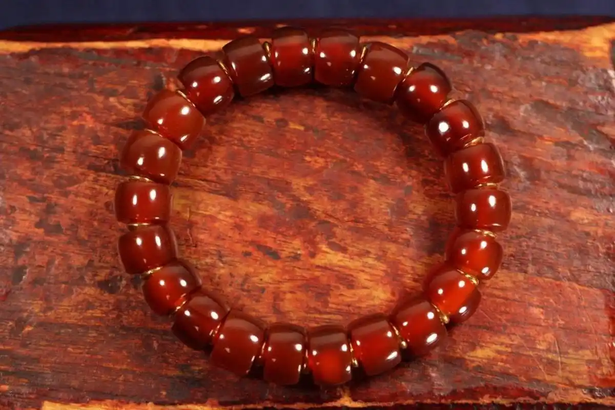 千年西周时期老玛瑙手串,酒红色,颜色红润 千年西周时期老玛瑙手串,酒