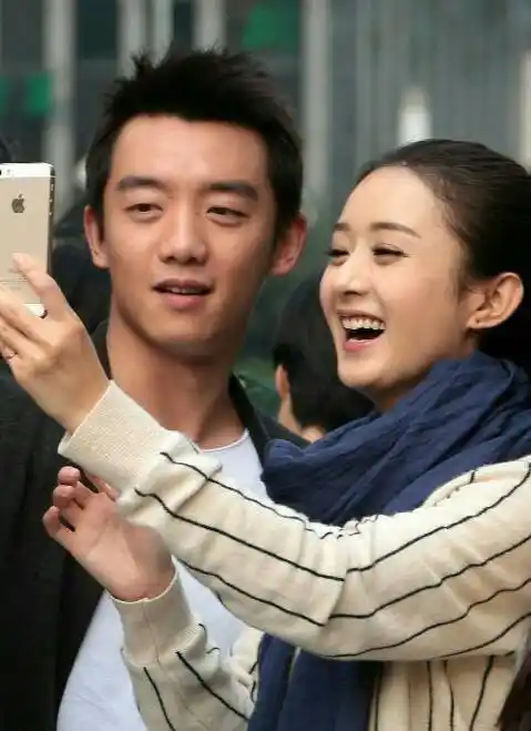 《加油吧实习生》这部电视剧是由赵丽颖与郑恺两人领衔饰演的一个都市