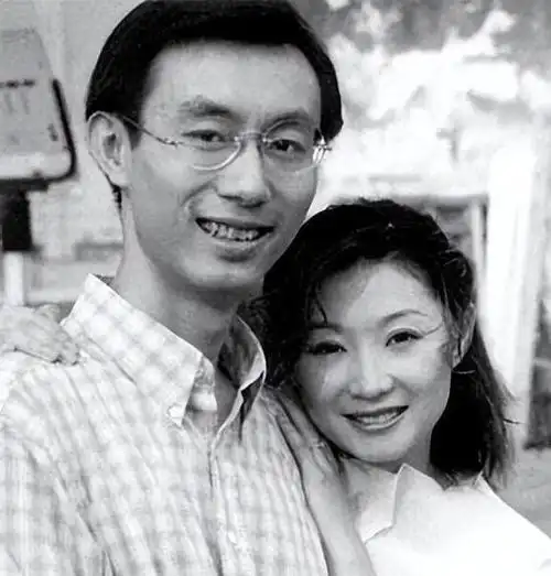 钱琳琳通过与张译的交谈,了解了他与植物人前女友的经历,觉得他是一个