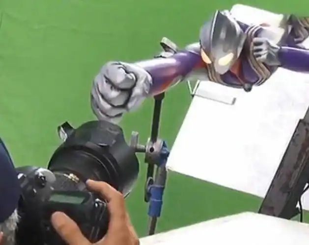 不仅仅是迪迦奥特曼,就连以前的老一代奥特曼也是用这种方法进行拍摄