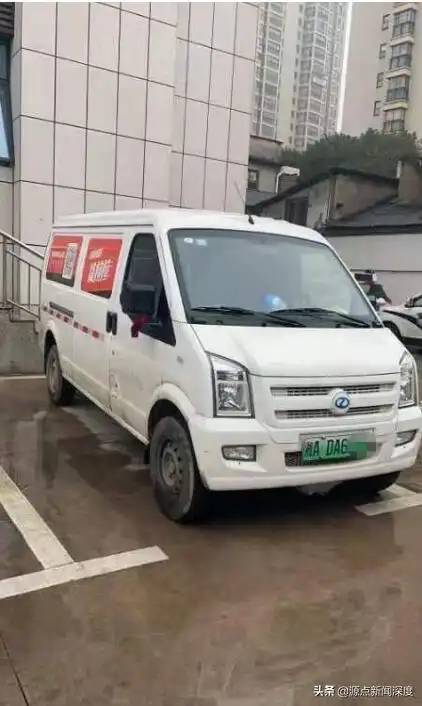 涉嫌的58速运小货车.   58速运回复女人搬新家中途跳车不幸身亡