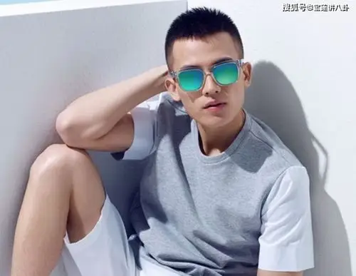 大家以为寸头的欧豪是最帅的看到他背头的造型时是恋爱的感觉