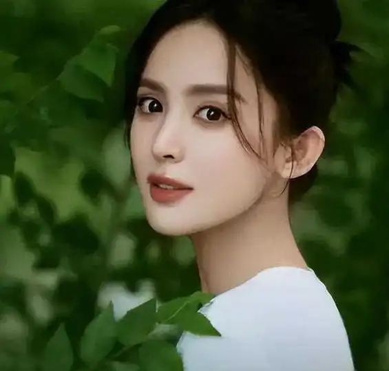 古力娜扎新恋情疑曝光,两人疑已同居,"年轻男友"爱秀床照!