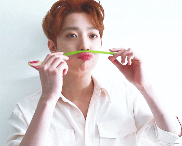 200119赖冠霖猪猪嘟嘴就是想你卖萌撒娇无人能抵挡