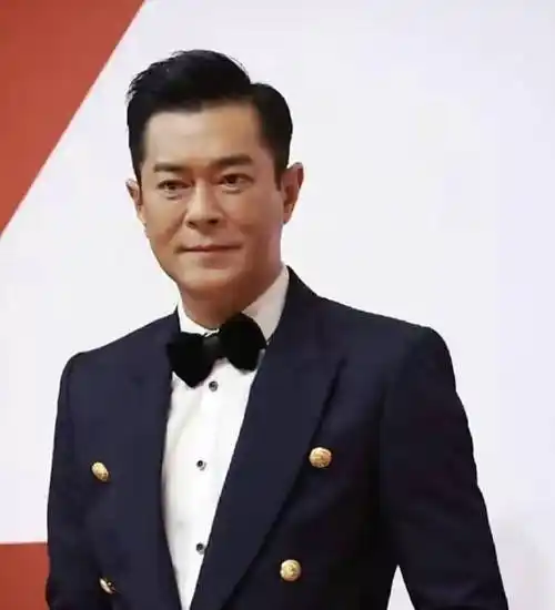 51岁古天乐骑电动车上下班,低调的让人心疼_电瓶车_电影_网友