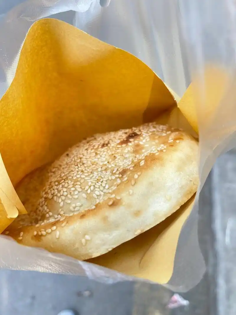 烤制烧饼的炉子是圆穹顶的造型.