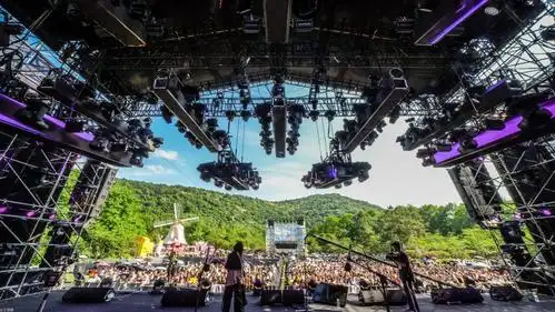 2021杭州西湖音乐节,第一舞台(主舞台h)pa系统由kv2 audio vhd5.