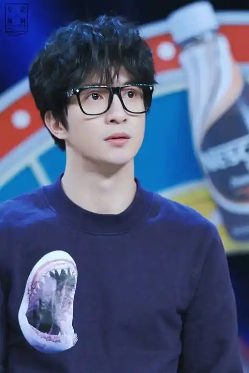 > 正文 分享一波薛之谦壁纸,我不是壁纸的生产者,…-堆 薛之谦帅气