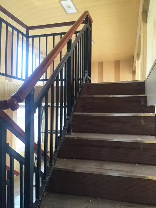 厂家直销室内木纹楼梯扶手锌钢护栏组合栏杆配花钢木铁艺楼梯批发,批