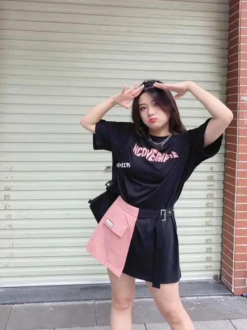 微胖穿搭ootd/162 120斤 短袖粉黑搭配2.