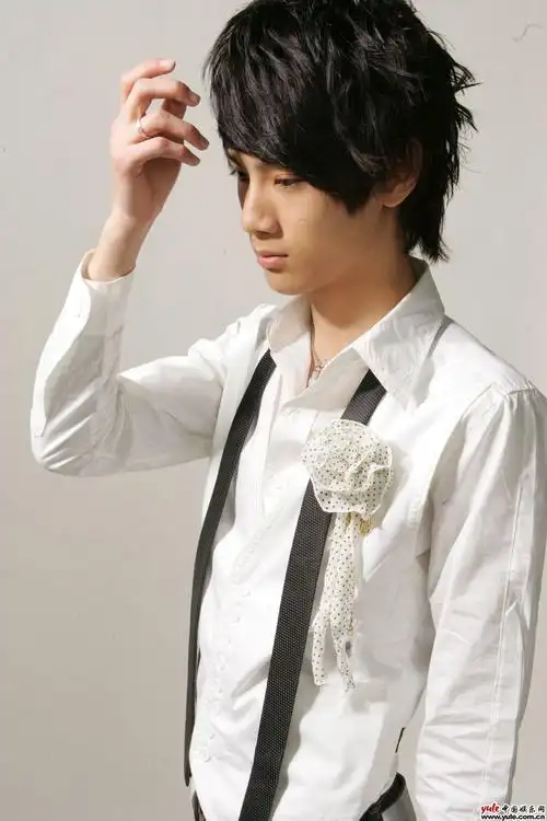 吕杨_明星档案_写真_图片_资料_照片_中国娱乐网