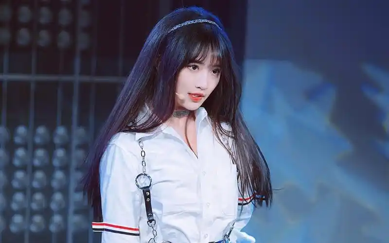 春节美女赏析特辑!塞纳河天选神颜美少女费沁源来咯!