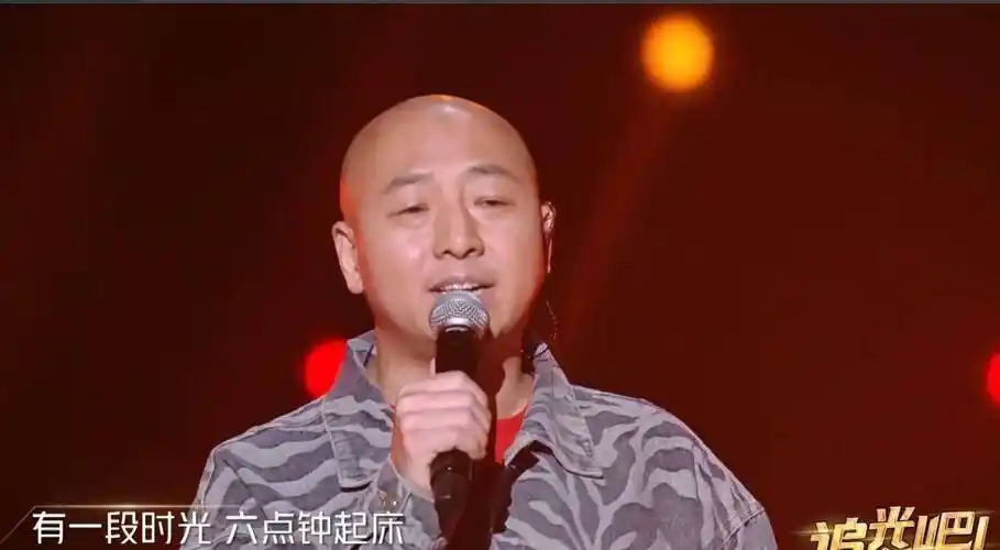演得了小丑,当得了主唱,"能屈能伸"的周晓鸥原来还是个星二代_摇滚