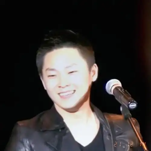 一组早期的野生梁博