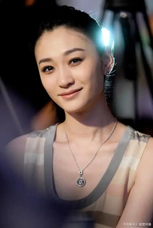 李小冉,中国内地女演员,出生于1974年2月4日,曾就读于北京舞蹈学院.