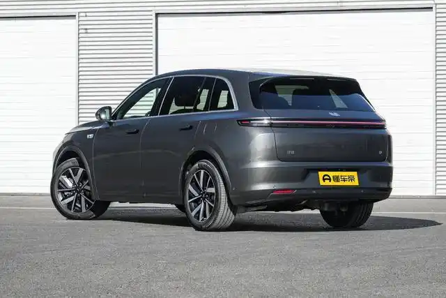 圈的理想汽车一直有着非常高的市场热度,更是仅凭一款单一车型理想one