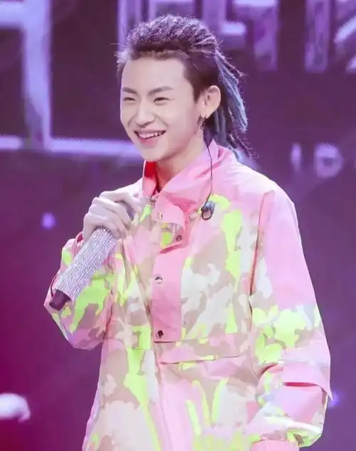 小鬼王琳凯从出道至今,凭借着出色的音乐才能和威猛的舞台表现,赢得了