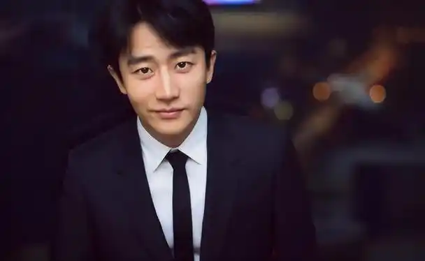 黄轩:实力派演员兼帅气"醉汉"