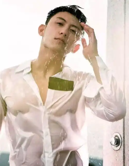 黄景瑜最新视频火了穿修身裤尴尬了大长腿魅力无限